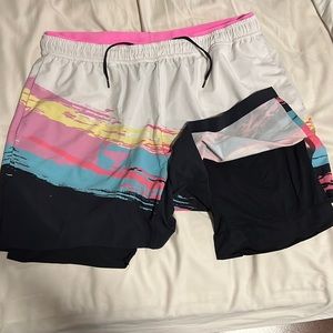 Chubbies XL shorts. Has black liner. 90s style. Good for gym. Good condition.
